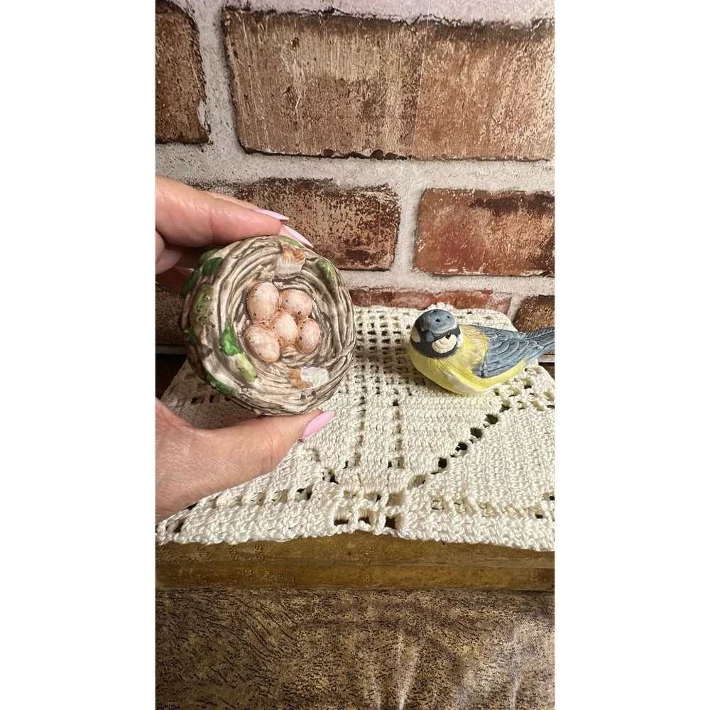 Vintage Hallmark Marjolein Bastin Yellow Bird on Nest Ceramic Salt & Pepper Set